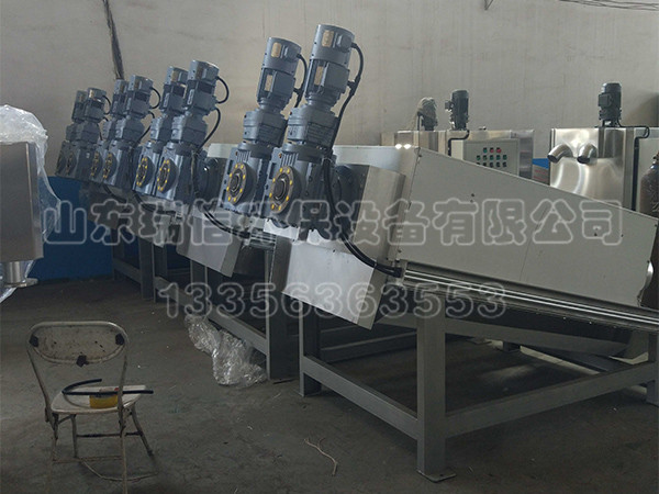 景區(qū)污水處理設備-一體化污水處理設備玻璃鋼凈化槽有哪些功能特點?。?></i></span>
				<h2>景區(qū)污水處理設備-一體化污水處理設備玻璃鋼凈化槽有哪些功能特點??？</h2>
				<p>1、一體化污水處理設備玻璃鋼凈化池的功能特點是什么？ 凈化池適用于小型分布式生活污水處理工程。一般采用PE或玻璃鋼制成，···</p>
				<em><i class=